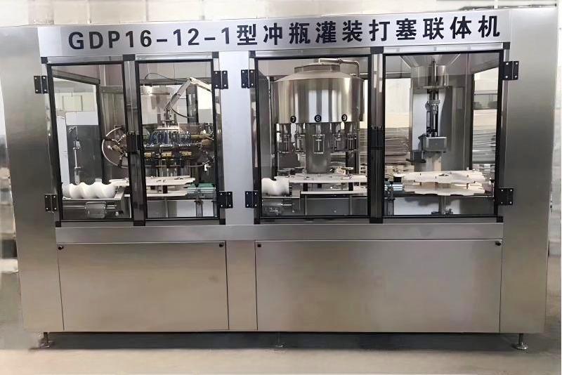 葡萄酒，果酒沖瓶灌裝打塞一體機(jī)